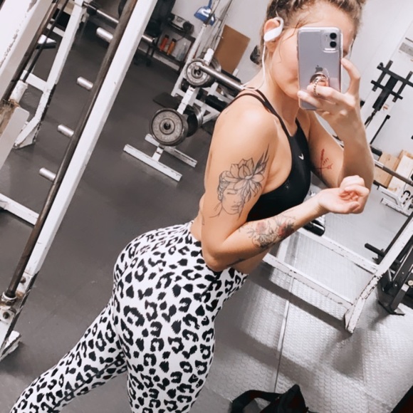 Meet Your Posher! - Picture 10 of 11